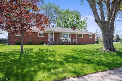 4561 Newbury Dr, Vermilion, OH 44089