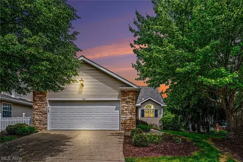 959 Grand View Ln, Aurora, OH 44202