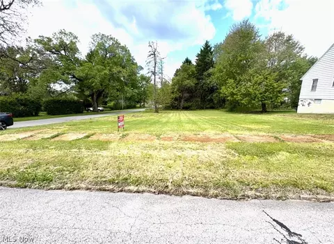 386 387 Dearborn, Girard, OH 44420