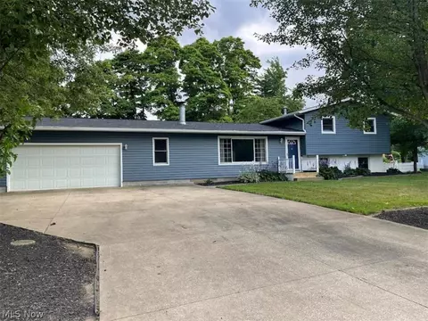 8242 Orchardway St NW, North Canton, OH 44720