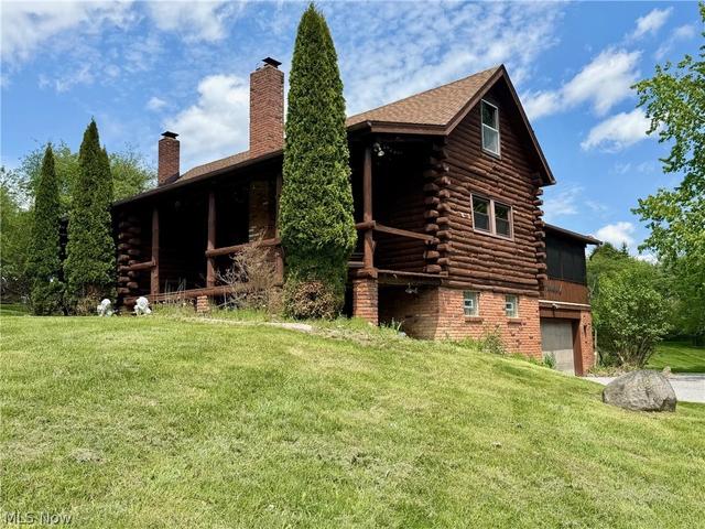 13665 Clover Lake Dr, Chardon, OH 44024