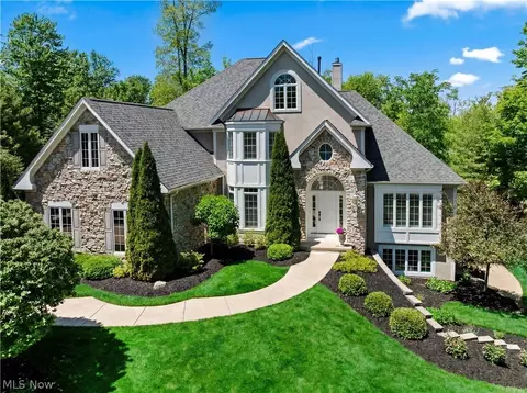 5978 Woodland View Dr, Medina, OH 44256