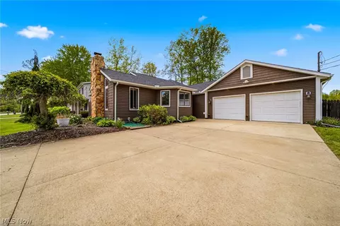 2013 Deerfield Dr, Ashtabula, OH 44004 photo 3