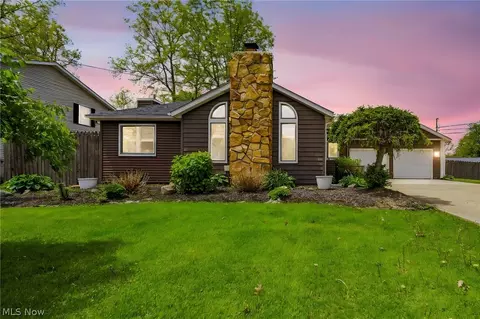 2013 Deerfield Dr, Ashtabula, OH 44004