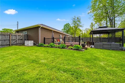 Exterior - 2013 Deerfield Dr, Ashtabula, OH 44004 photo 10 of 12
