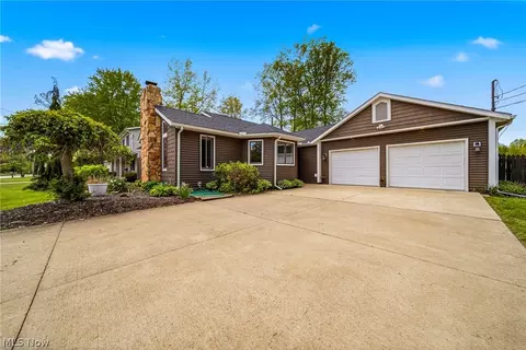 Exterior - 2013 Deerfield Dr, Ashtabula, OH 44004 photo 3 of 12