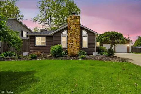 2013 Deerfield Dr, Ashtabula, OH 44004