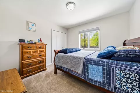 Bedroom - 2013 Deerfield Dr, Ashtabula, OH 44004 photo 3 of 4