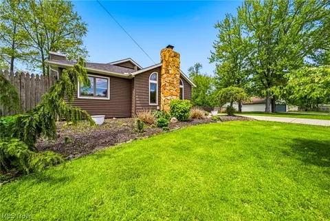 Exterior - 2013 Deerfield Dr, Ashtabula, OH 44004 photo 4 of 12