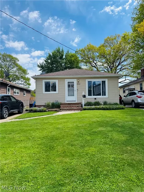 2923 Lucerne Ave, Parma, OH 44134