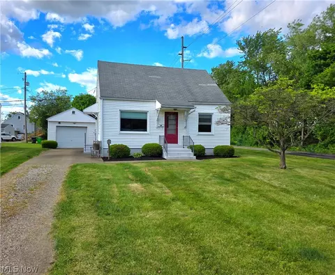 1104 Cassingham Ave, Coshocton, OH 43812