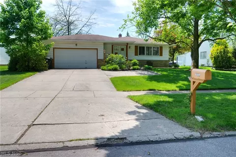 9307 Munich Dr, Parma, OH 44130