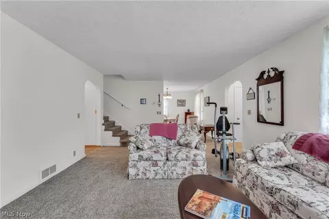 5295 Broadway, Lorain, OH 44052 photo 4