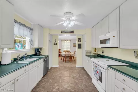 5295 Broadway, Lorain, OH 44052 photo 9