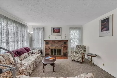 Living - 5295 Broadway, Lorain, OH 44052 photo 2 of 4