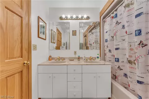 Bath - 5295 Broadway, Lorain, OH 44052 photo 3 of 6