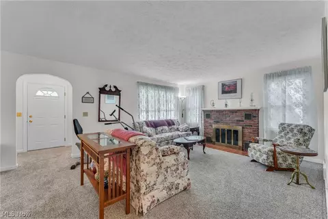 5295 Broadway, Lorain, OH 44052 photo 2