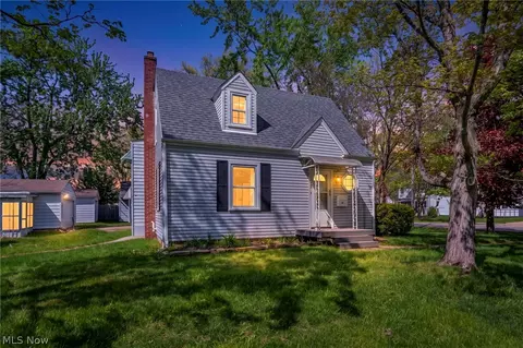228 Sanford St, Ravenna, OH 44266