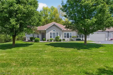 15 Hunters Woods Blvd #B, Canfield, OH 44406