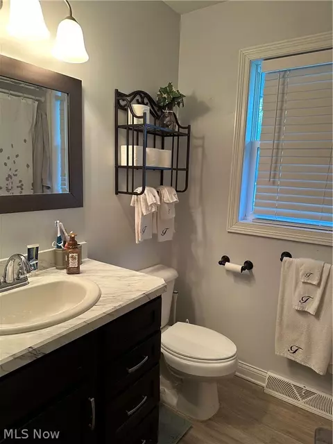 Bath - 4381 Magnolia Ave, Perry, OH 44081 photo 4 of 4