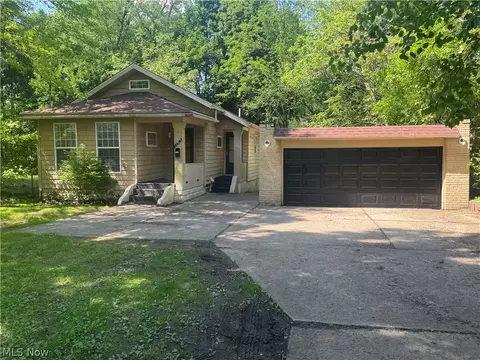 1263 Newton St, Akron, OH 44305