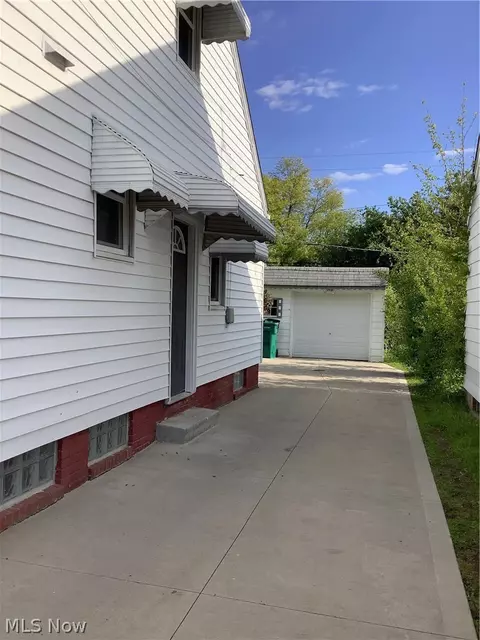 Entry Way - 20004 Libby Rd, Maple Heights, OH 44137 photo 1 of 6
