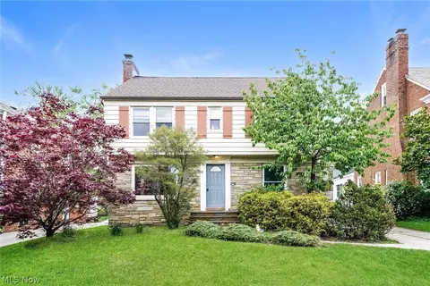2371 Loyola Rd, University Heights, OH 44118