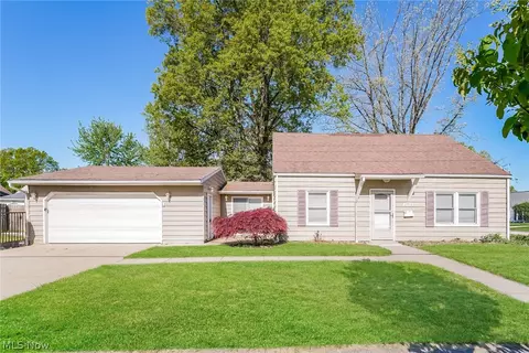 2910 Elmwood St, Cuyahoga Falls, OH 44221