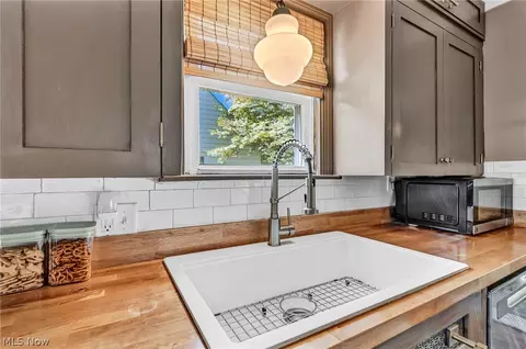 Kitchen - 7333 Case Ave, Mentor, OH 44060 photo 3 of 4
