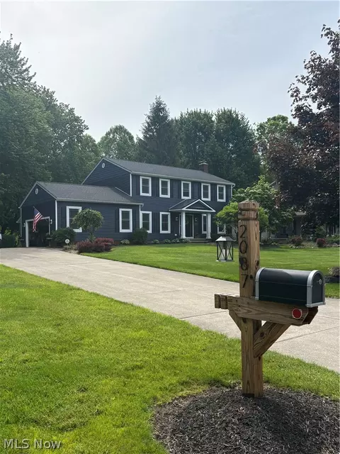 2087 Chimney Ridge Dr, Madison, OH 44057