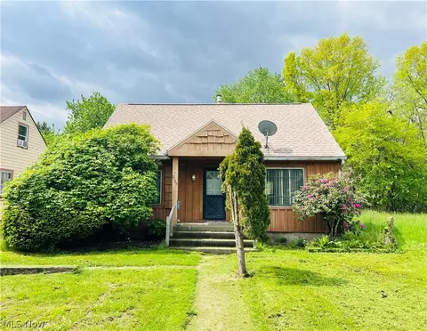 2135 Parkman Rd NW, Warren, OH 44485