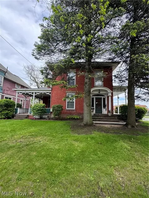 428 West Ave, Elyria, OH 44035 photo 2