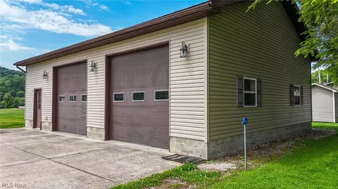 6 Gale Ave, Newport, OH 45768
