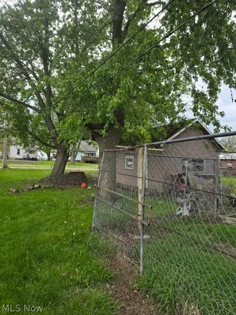 355 E Oregon Ave, Sebring, OH 44672 photo 10