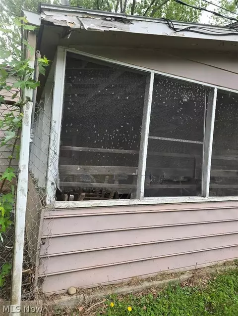 355 E Oregon Ave, Sebring, OH 44672 photo 11