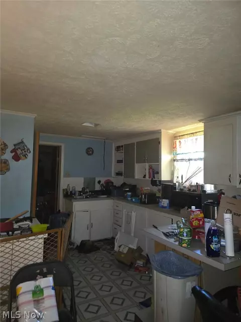 355 E Oregon Ave, Sebring, OH 44672 photo 2