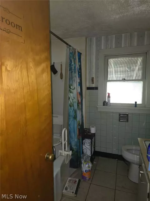 355 E Oregon Ave, Sebring, OH 44672 photo 3