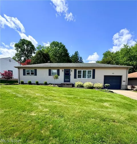 1046 Wilshire Dr, Youngstown, OH 44511