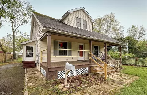 33 Henry St, Berea, OH 44017