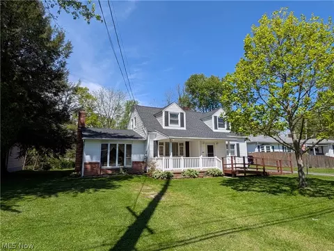1106 Warren Rd, Newton Falls, OH 44444