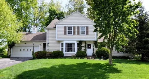 2965 Macbeth Dr, Rocky River, OH 44116