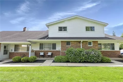 25345 Country Club Blvd #12-11, North Olmsted, OH 44070