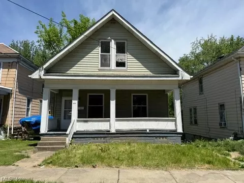 1111 Hillary Sq, Steubenville, OH 43952