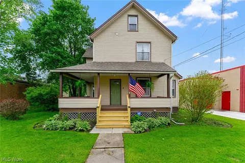 111 E Liberty St, Girard, OH 44420
