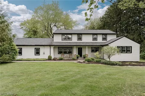 15437 Hemlock Point Rd, Chagrin Falls, OH 44022