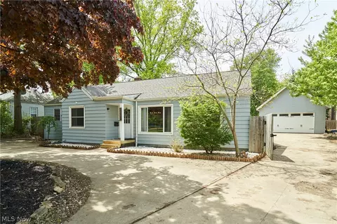 780 Bates Rd, Rocky River, OH 44116