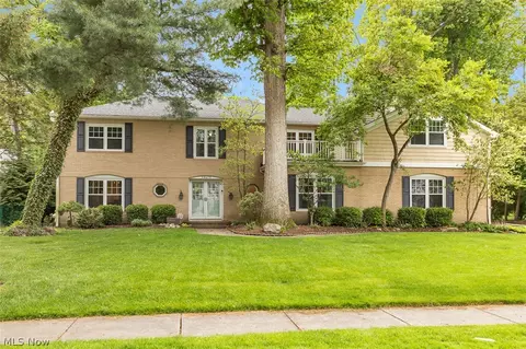 30475 Timber Ln, Bay Village, OH 44140