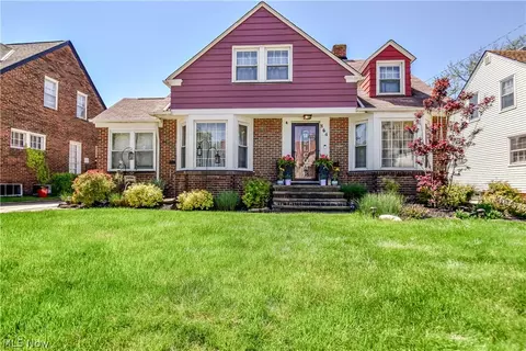 864 Medford Rd, Cleveland Heights, OH 44121