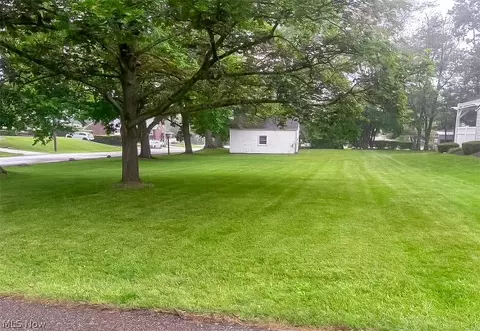 Homedale Avenue Nw, Canton, OH 44708