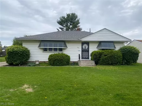 19601 Mayfair Ln, Warrensville Heights, OH 44128